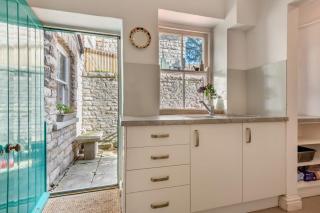 Stone Cottage - Swanage - 1