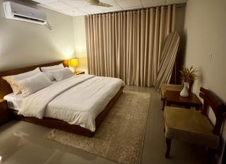 Bright 1 BR Apartment Near Airport - Lahore - 9