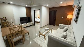 Bright 1 BR Apartment Near Airport - Lahore - 0