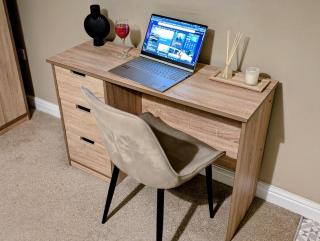 Private studio kitchenette & ensuite - 5