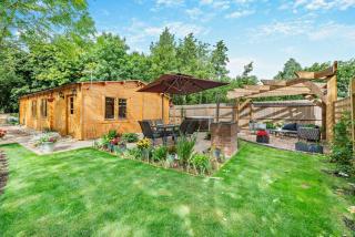 Woodlands Lavender Lake House - 9