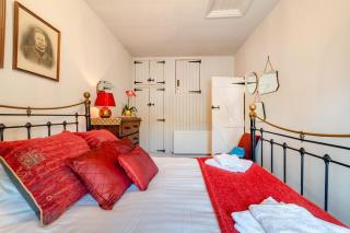 Rose Cottage - 2