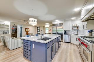 Getaway Near Dallas with Retro-Style Game Room! - 1