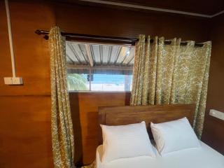 Golden Beach Hotel & Restaurant - Trincomalee - 5