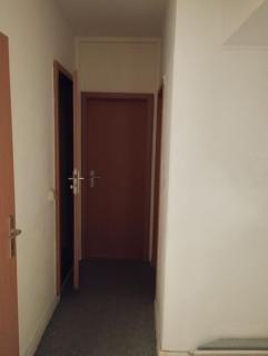 A Cosy and Bright Room with good lighting - 2