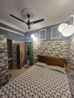 Pravuprasad guesthouse budget room near railway station - Bhubaneshwar - 4