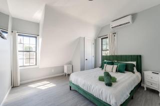 Modern House in Black Rock - 9