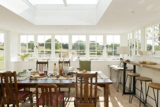 Historic Farmhouse Retreat Foot of the South Downs - 4