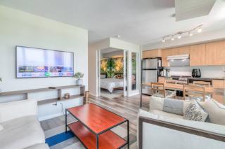 Chic 1BR plus Den Condo with Fast WiFi and Free Parking - 4