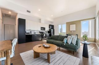 Arts District Stay, Walk to Little Tokyo with Parking - 7