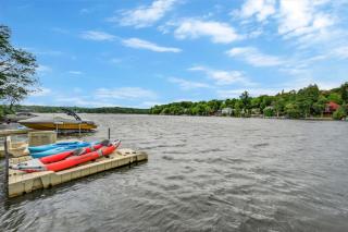 beautiful lakefront lodge - 7