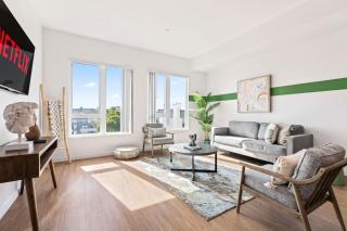 Unique 1-Bedroom DTLA Escape with City Views - 2