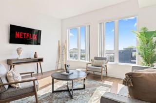 Unique 1-Bedroom DTLA Escape with City Views - 1