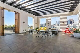 Chic and Cozy Home, Walk to Little Tokyo with Parking - 9