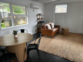 Blue Haze Retreat - studio with kitchenette - Mount Victoria - 4