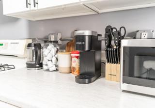 Cozy Modern Apt Close to NYC NO STEPS or Stairs - 3