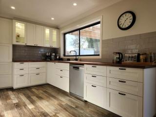 Fettlers Lodge zigzag railway peaceful acreage - - 6