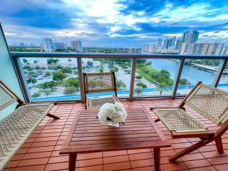 Luxury Ocean View Apartment 1208 Hallandale Beach - 2
