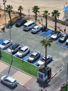 הים של רז בטיילת בת ים - 4