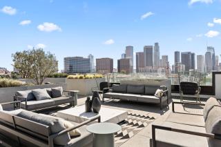 Chic Studio, Walk to Downtown With Skyline Views - 7