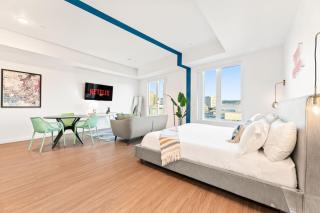 Chic Studio with Stunning DTLA Views, Walk to Metro - 9