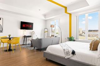 Stylish Studio with Sweeping City Views in DTLA - 8
