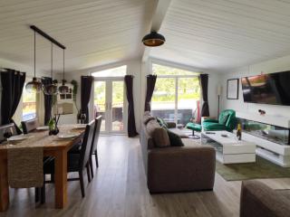 Lodge by the Lake - Lake District - Hot Tub - Bassenthwaite - 5