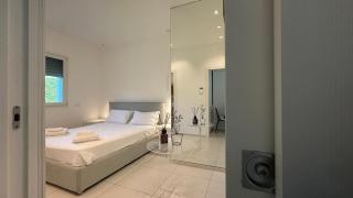 Luxury Design Pool and Solarium - 2