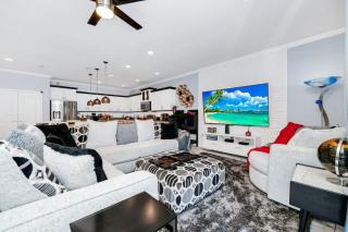 Mojo 9BR Retreat with Pool, Spa Game Room and more - 1