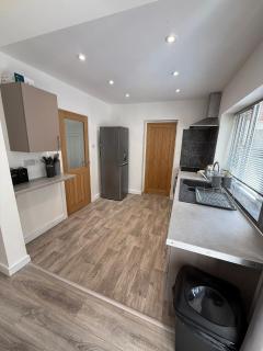3 Bed Home From Home Contractor & Family Stay DY5 - Woodside - 6