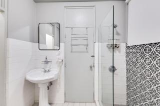Bright Apartment in Miramar with Equipped Bathroom and Prime Location - 1