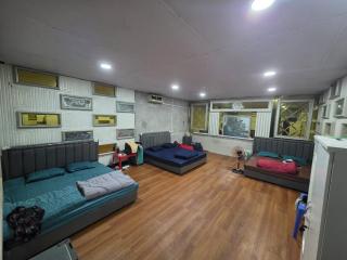 Red & Blue Guesthouse - 5