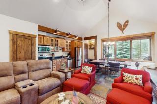 Cozy Cabin Retreat - 4