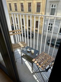 Haas Apartments Art with parking, bakery, coffea - 7
