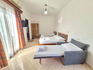 Vita Apartment - Spacious Garden and Balcony 5 min to Beach & Center - Ksamil - 5