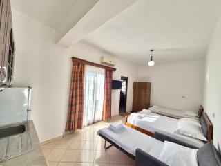 Vita Apartment - Spacious Garden and Balcony 5 min to Beach & Center - Ksamil - 6