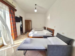 Vita Apartment - Spacious Garden and Balcony 5 min to Beach & Center - Ksamil - 8