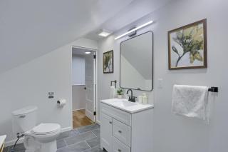 Modern and Spacious Four Bedroom House in Pittsburgh with Parking - Pittsburgh - 2