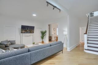 Modern and Spacious Four Bedroom House in Pittsburgh with Parking - Pittsburgh - 8