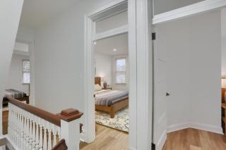 Modern and Spacious Four Bedroom House in Pittsburgh with Parking - 3