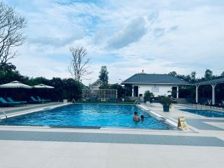 TVR Luxury Resort - With Bathtub and Pool - 0