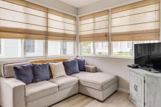 1 Mi to Moody Beach Cottage with Pool Access! - 4