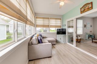 1 Mi to Moody Beach Cottage with Pool Access! - 5