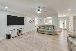 5 Mi to Dtwn Beaufort Home with Screened-In Patio - 7