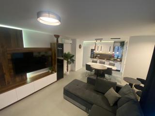 Bella Vista Sunset penthouse with private jacuzzi - 2