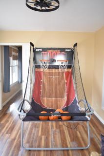 Bear Cabin-3 BR 2 Bath with Indoor Hot tub-one level-Pool Pass-Pet welcome - McGaheysville - 3