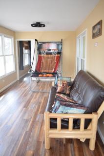 Bear Cabin-3 BR 2 Bath with Indoor Hot tub-one level-Pool Pass-Pet welcome - McGaheysville - 4