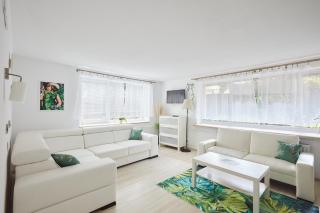 Piosenka Yaga Kowalik Apartment by BookingHost - Skorka - 0