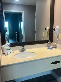 Renovated Condo near Disney Free Shuttle to Parks - 2