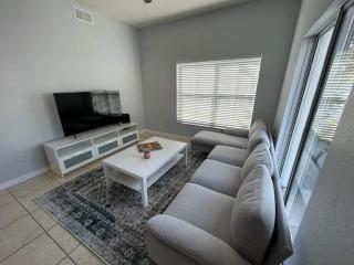 Newly Renovated 4 Bed 3 Bath Townhome Near Disney - Kissimmee - 9